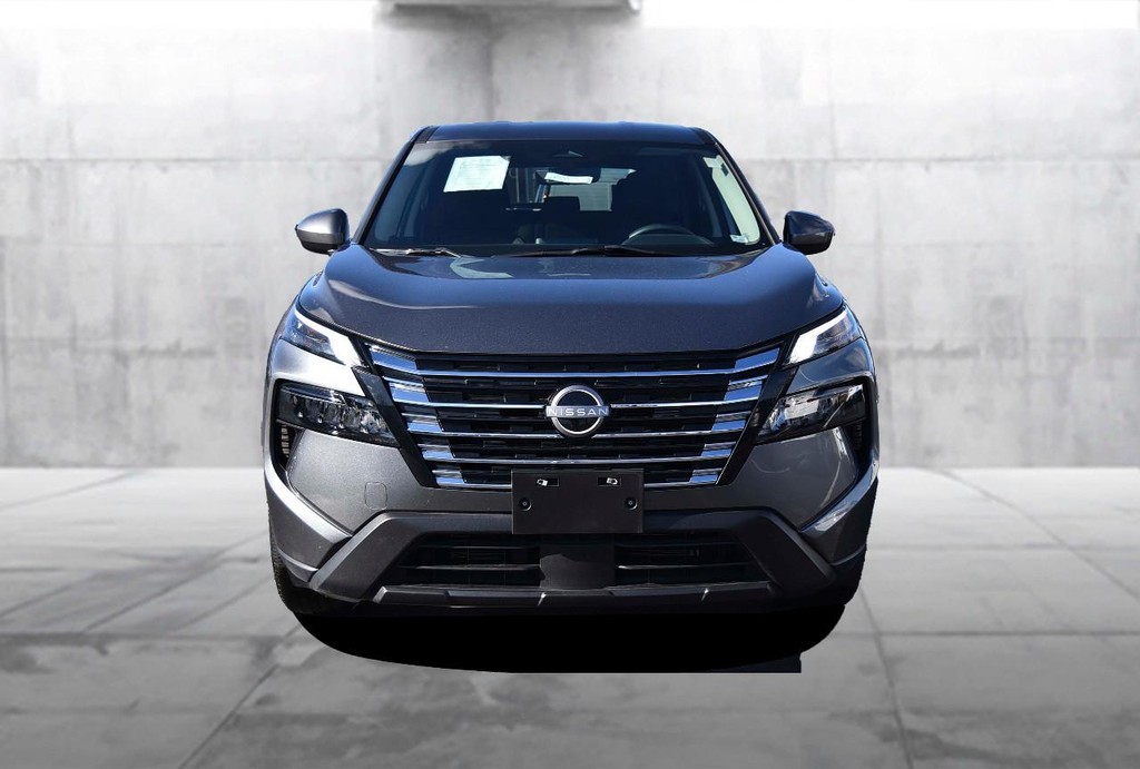 Nissan Rogue Vehicle Full-screen Gallery Image 4