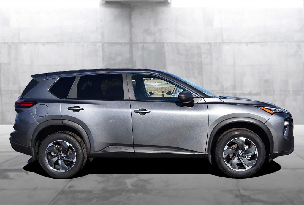 Nissan Rogue Vehicle Full-screen Gallery Image 5