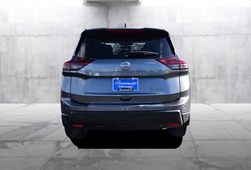 Nissan Rogue Vehicle Full-screen Gallery Image 6