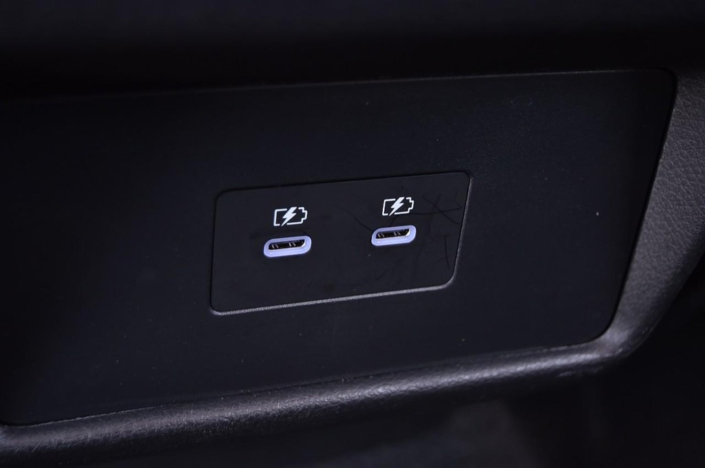 Nissan Rogue Vehicle Full-screen Gallery Image 22