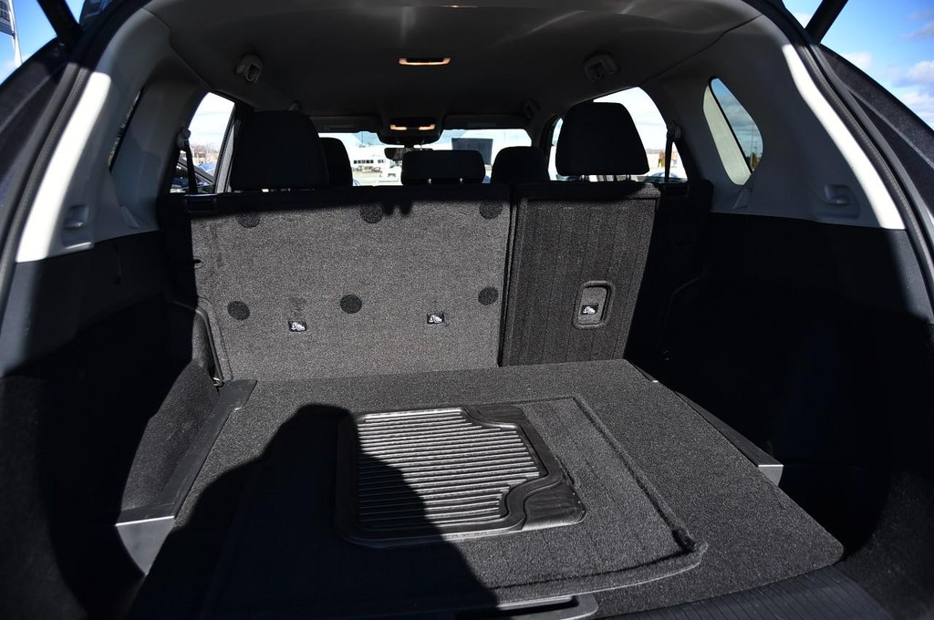 Nissan Rogue Vehicle Full-screen Gallery Image 23