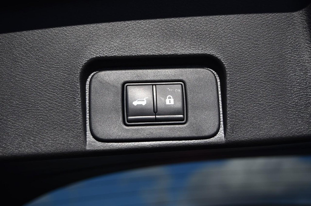 Nissan Rogue Vehicle Full-screen Gallery Image 24