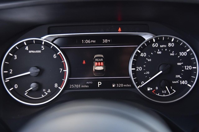 Nissan Rogue Vehicle Image 11