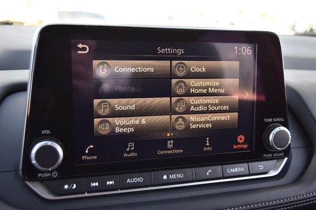 Nissan Rogue Vehicle Image 13