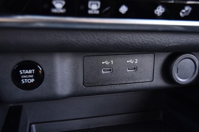 Nissan Rogue Vehicle Image 15