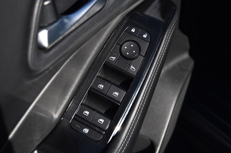 Nissan Rogue Vehicle Image 08