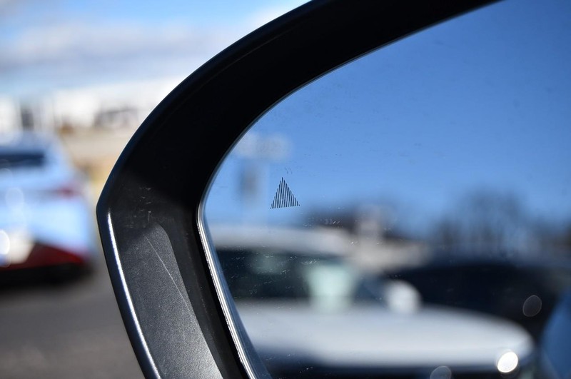 Nissan Rogue Vehicle Image 09