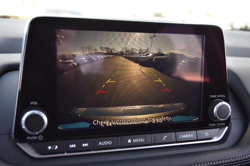 Nissan Rogue Vehicle Image 12