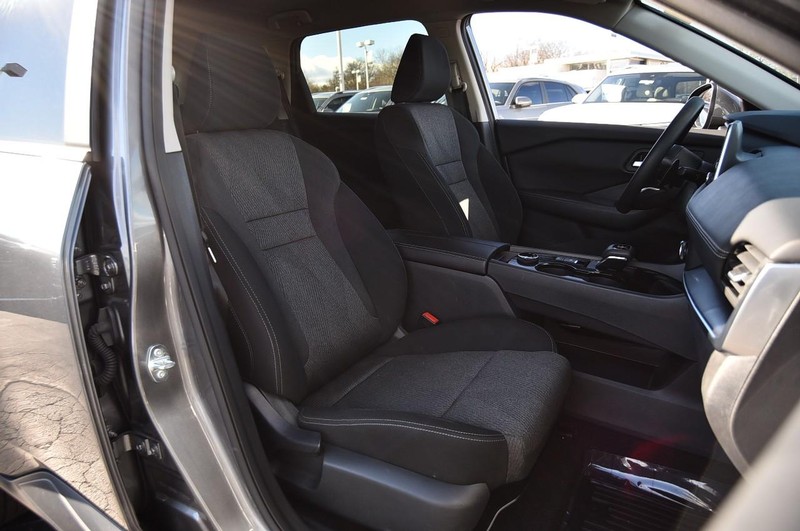 Nissan Rogue Vehicle Image 19