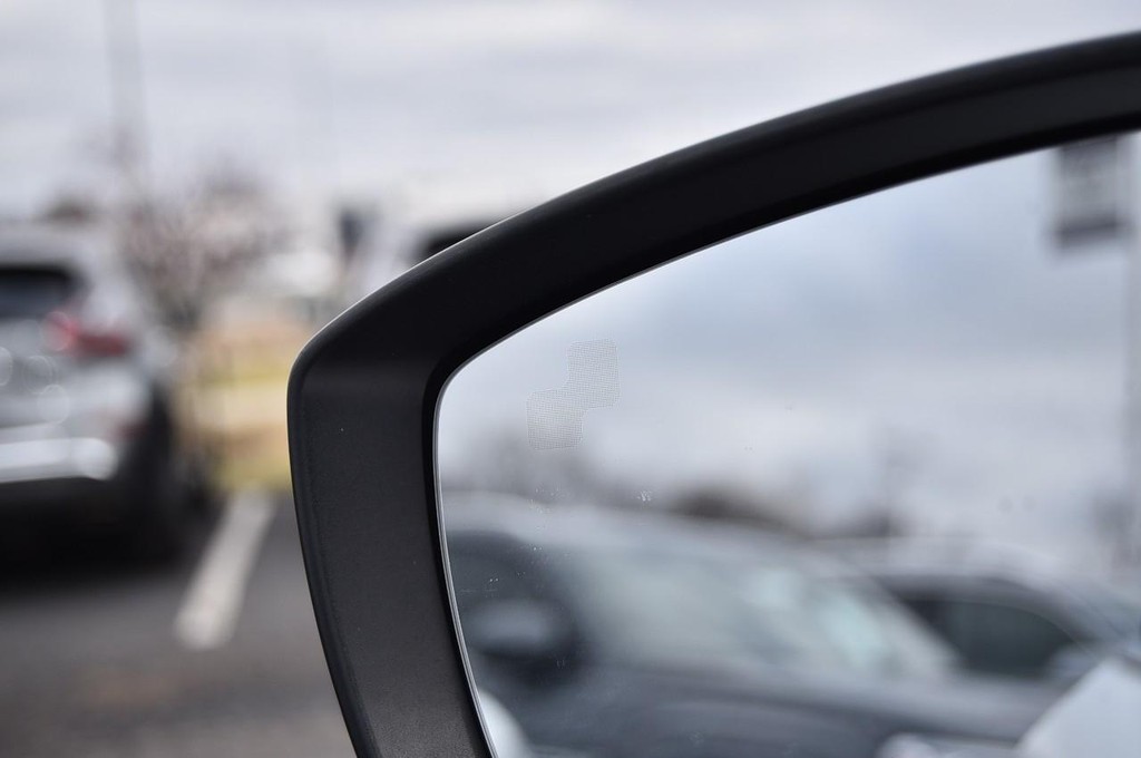 Mazda CX-9 Vehicle Full-screen Gallery Image 9