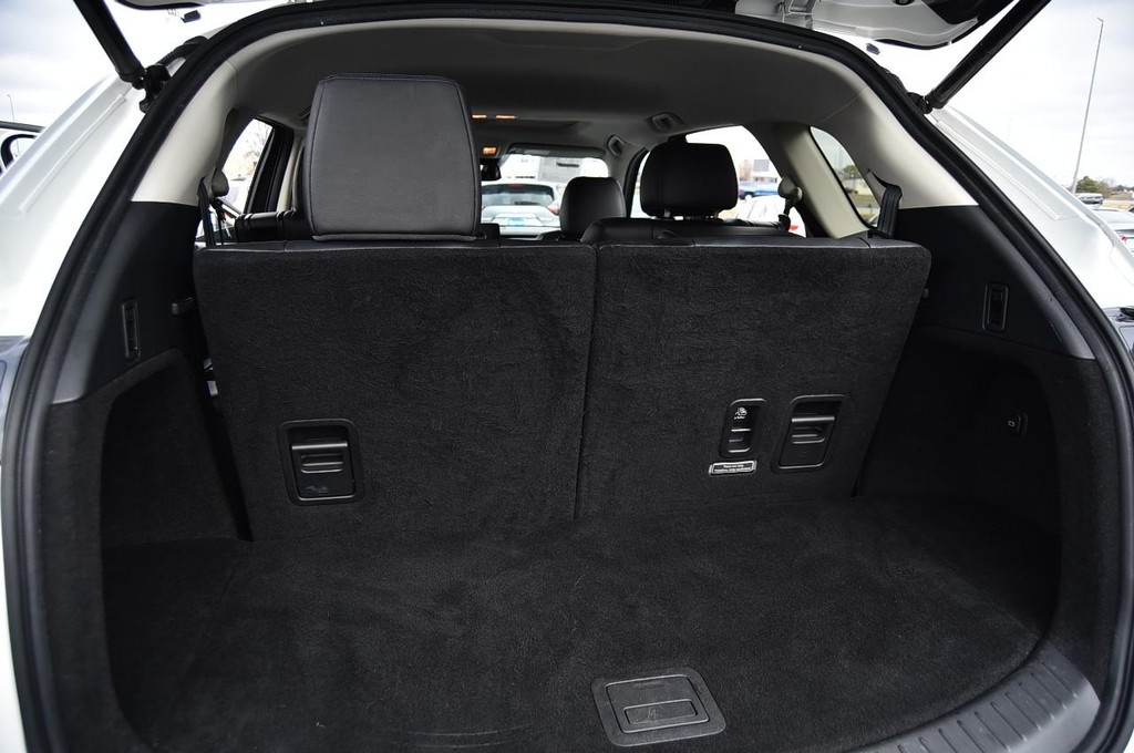 Mazda CX-9 Vehicle Full-screen Gallery Image 25