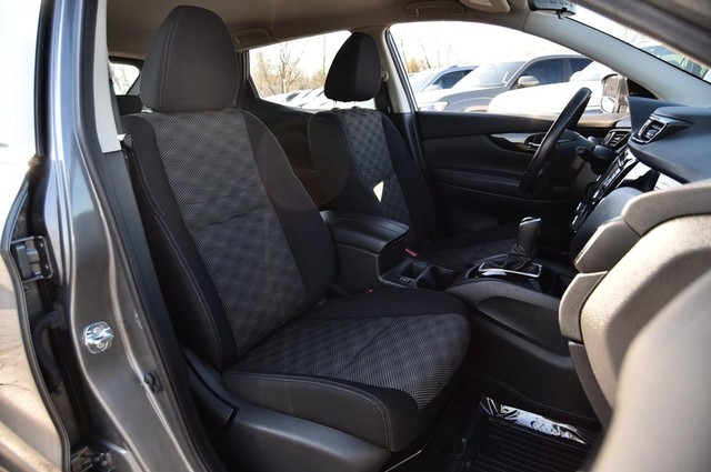 Nissan Rogue Sport Vehicle Image 24