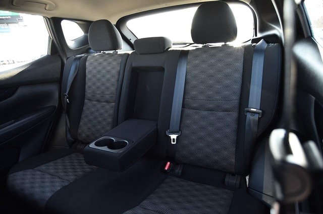 Nissan Rogue Sport Vehicle Image 25