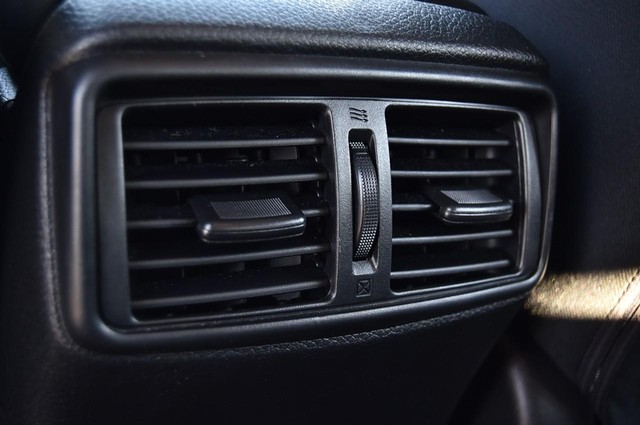 Nissan Rogue Sport Vehicle Image 26