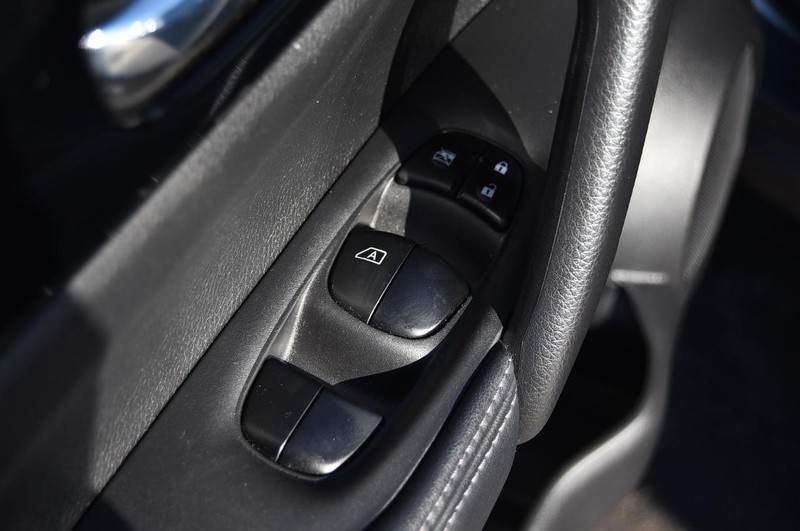 Nissan Rogue Sport Vehicle Image 08