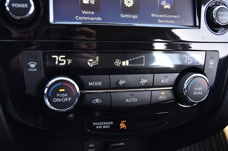 Nissan Rogue Sport Vehicle Image 18