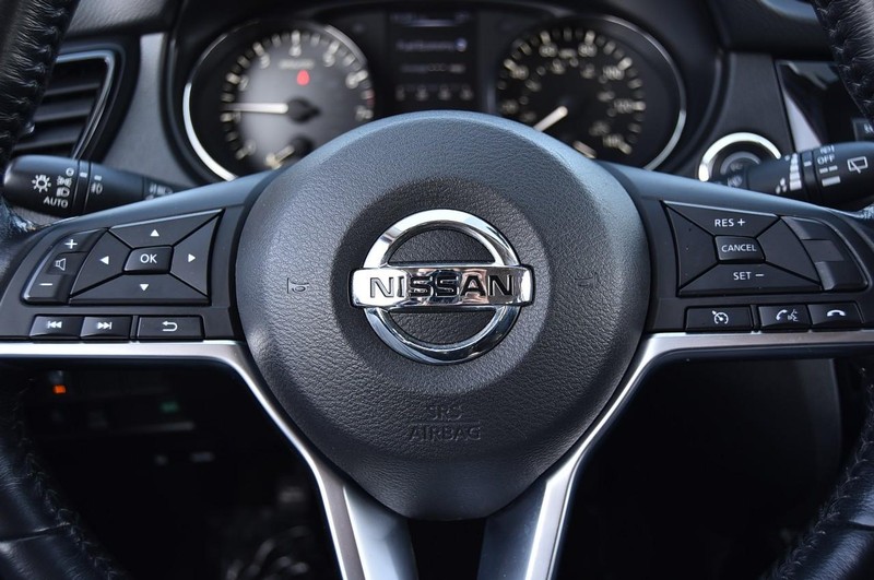 Nissan Rogue Sport Vehicle Image 22