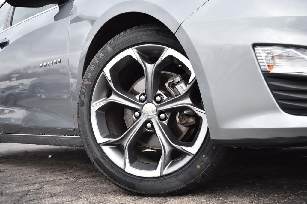 Chevrolet Malibu Vehicle Full-screen Gallery Image 3