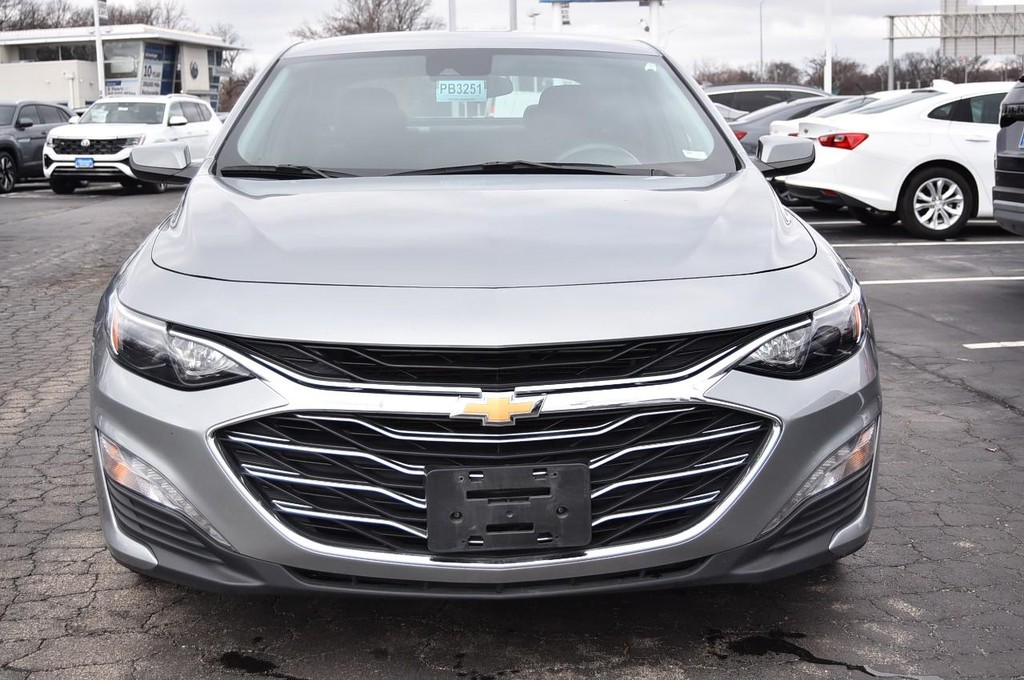 Chevrolet Malibu Vehicle Full-screen Gallery Image 4