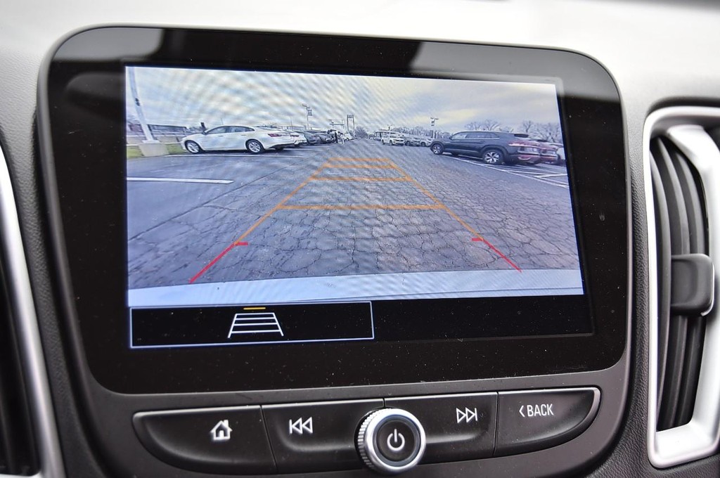 Chevrolet Malibu Vehicle Full-screen Gallery Image 11