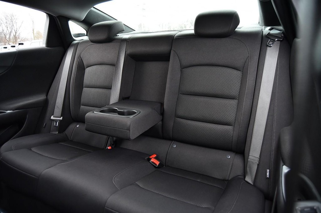 Chevrolet Malibu Vehicle Full-screen Gallery Image 19