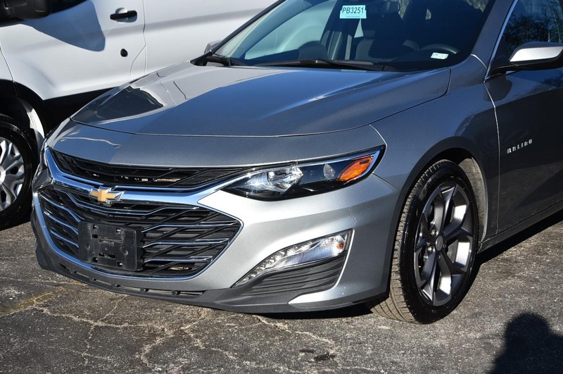 Chevrolet Malibu Vehicle Full-screen Gallery Image 2
