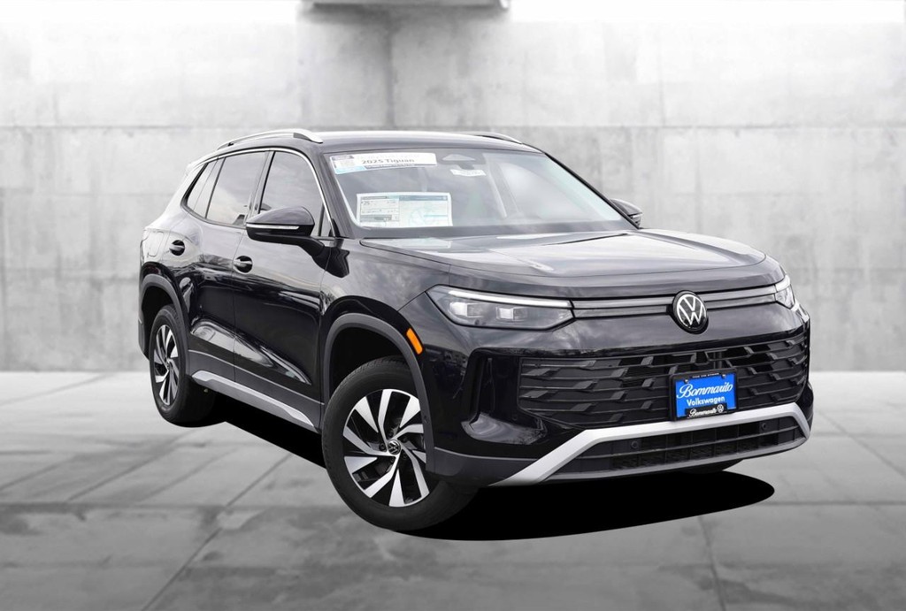 Volkswagen Tiguan Vehicle Full-screen Gallery Image 2