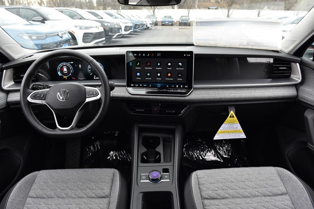 Volkswagen Tiguan Vehicle Full-screen Gallery Image 7