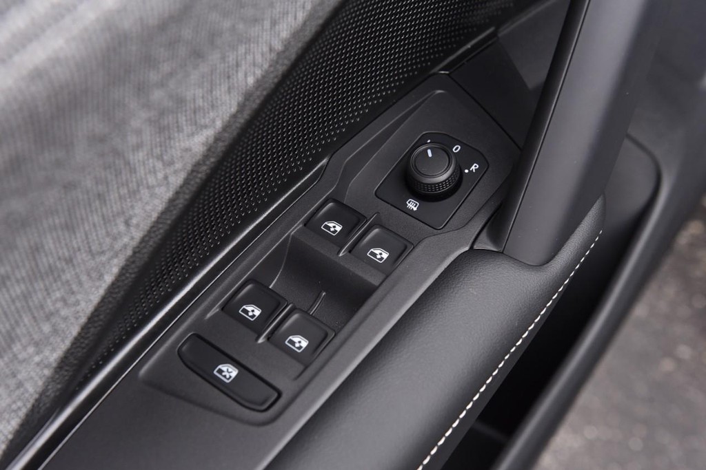 Volkswagen Tiguan Vehicle Full-screen Gallery Image 8