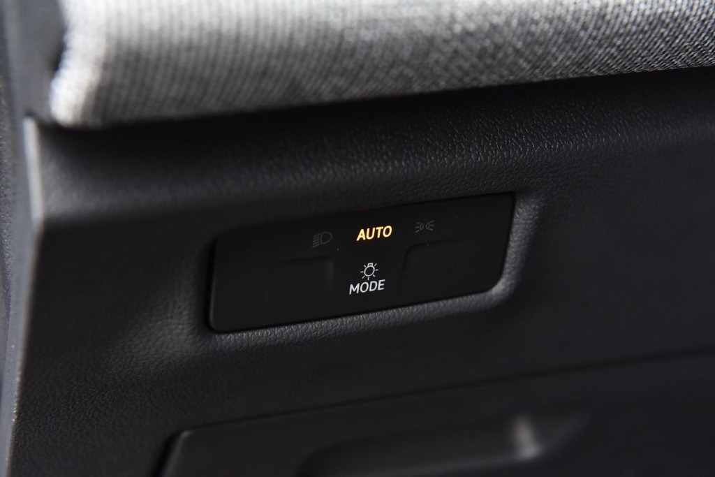 Volkswagen Tiguan Vehicle Full-screen Gallery Image 10