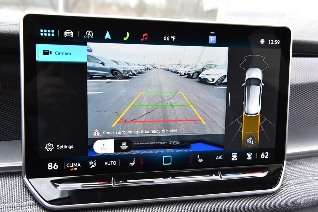 Volkswagen Tiguan Vehicle Full-screen Gallery Image 12