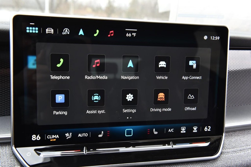 Volkswagen Tiguan Vehicle Full-screen Gallery Image 14