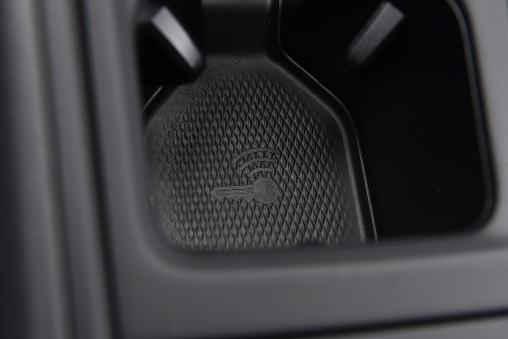 Volkswagen Tiguan Vehicle Full-screen Gallery Image 15