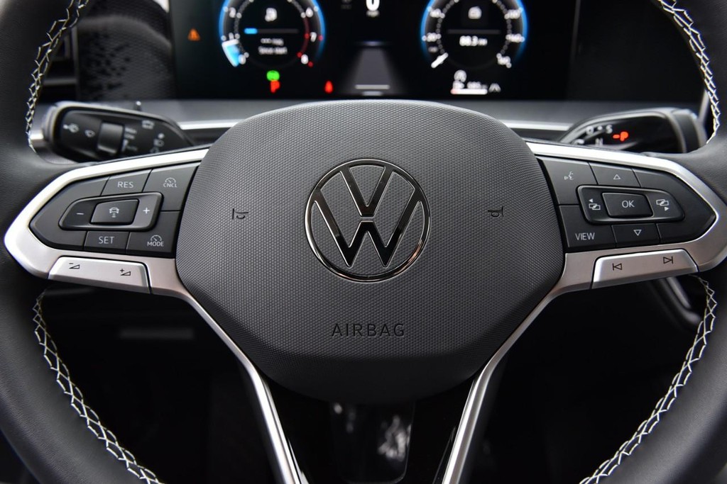 Volkswagen Tiguan Vehicle Full-screen Gallery Image 17