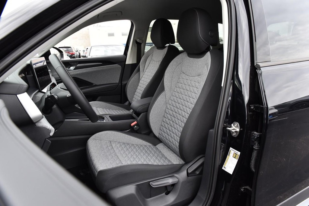 Volkswagen Tiguan Vehicle Full-screen Gallery Image 18