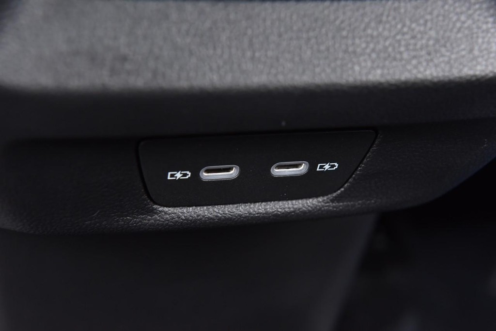 Volkswagen Tiguan Vehicle Full-screen Gallery Image 22