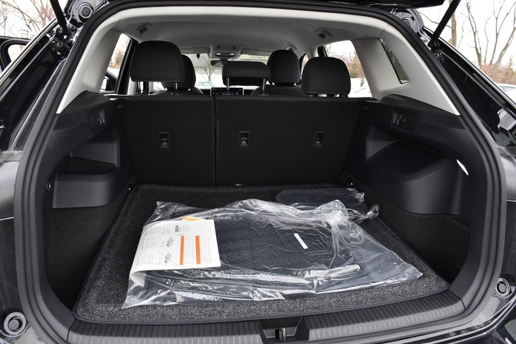 Volkswagen Tiguan Vehicle Full-screen Gallery Image 23