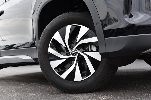 Volkswagen Tiguan Vehicle Image 03