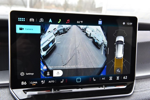 Volkswagen Tiguan Vehicle Image 13