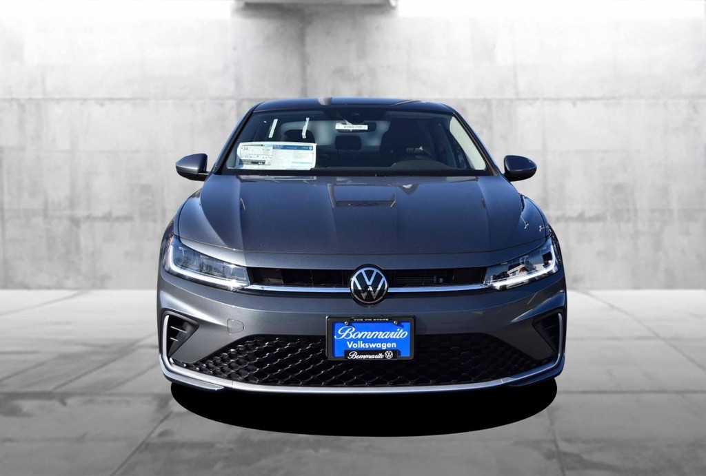 Volkswagen Jetta Vehicle Full-screen Gallery Image 4