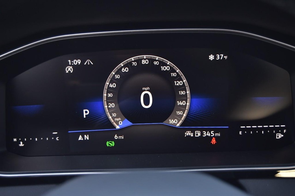 Volkswagen Jetta Vehicle Full-screen Gallery Image 12