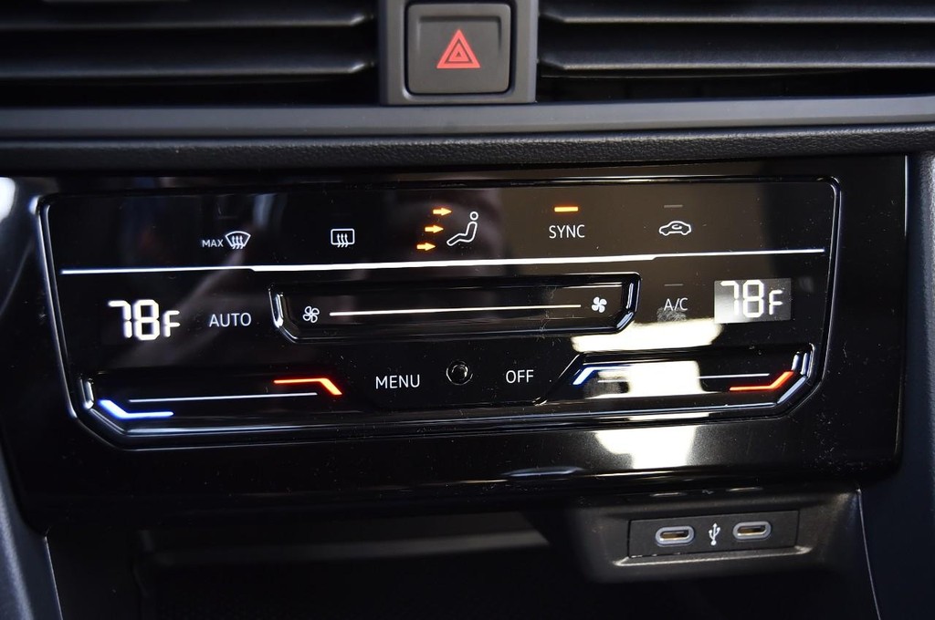 Volkswagen Jetta Vehicle Full-screen Gallery Image 15