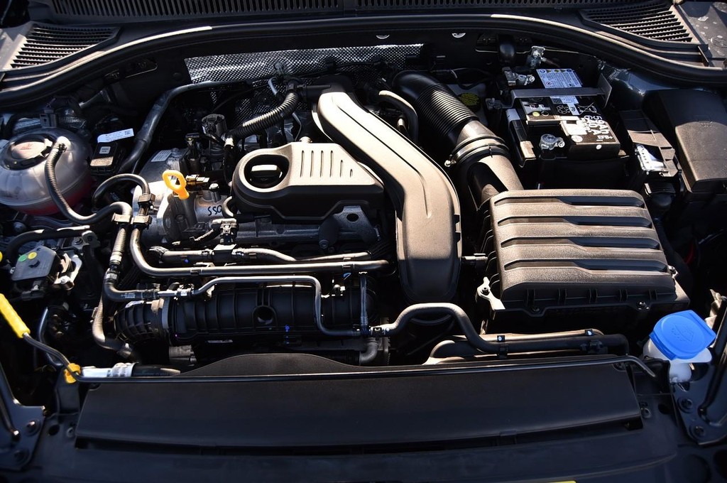 Volkswagen Jetta Vehicle Full-screen Gallery Image 23