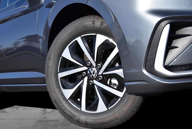 Volkswagen Jetta Vehicle Image 03