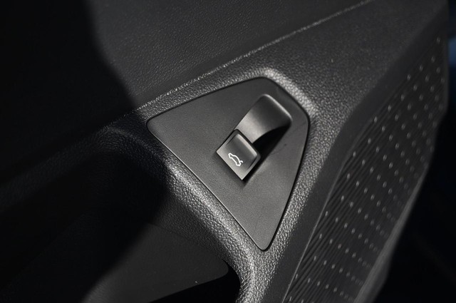 Volkswagen Jetta Vehicle Image 09