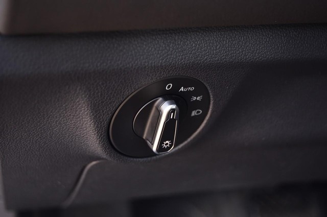 Volkswagen Jetta Vehicle Image 11