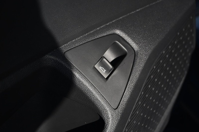 Volkswagen Jetta Vehicle Image 09