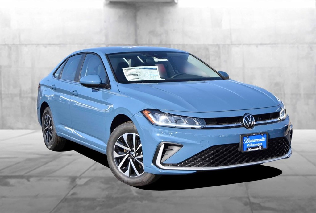 Volkswagen Jetta Vehicle Full-screen Gallery Image 2