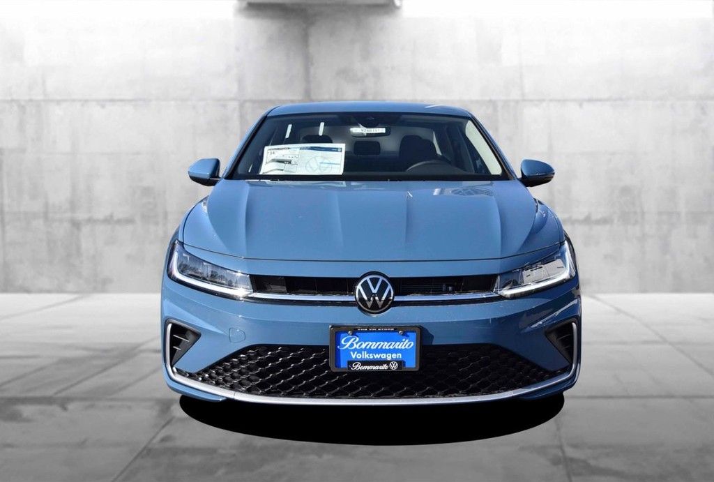 Volkswagen Jetta Vehicle Full-screen Gallery Image 4