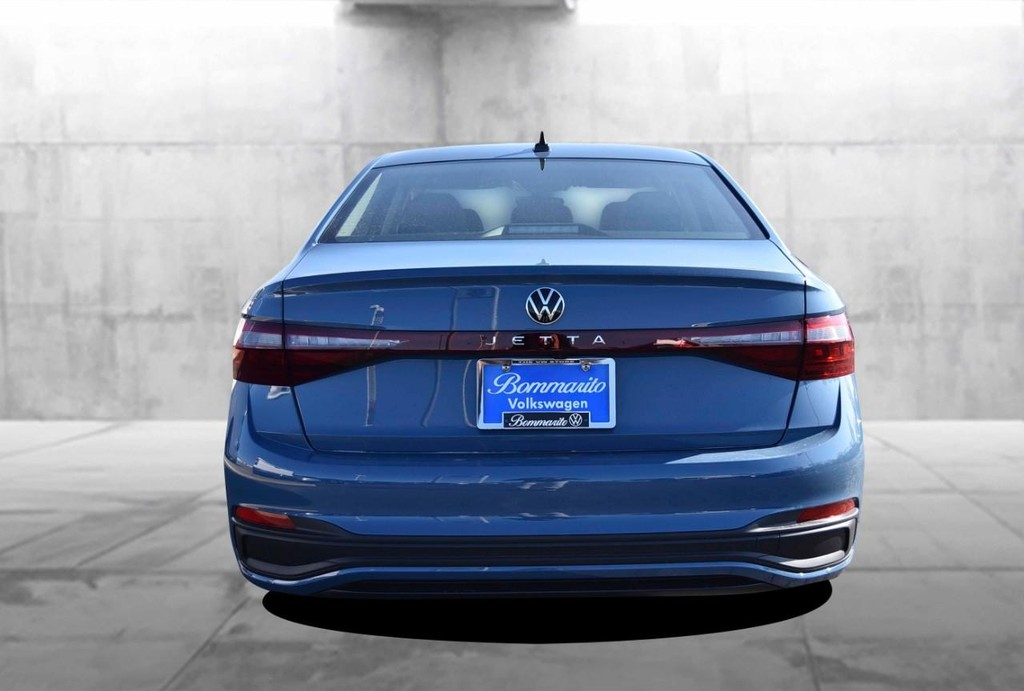 Volkswagen Jetta Vehicle Full-screen Gallery Image 6